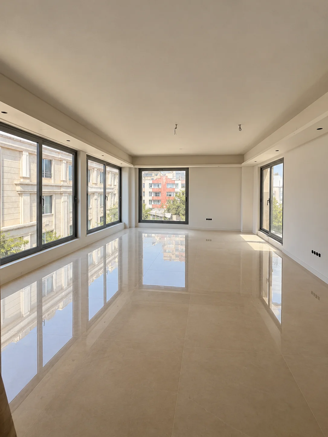 سنجابی،  ۱۱٠ متر،  بدون مشابه